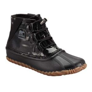 NWT Sorel size 7 black waterproof boots, rubber soles